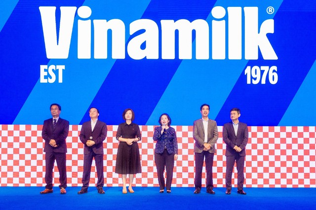 Nhận diện thương hiệu mới của Vinamilk “phủ xanh” mạng xã hội - Ảnh 6.