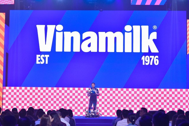 Nhận diện thương hiệu mới của Vinamilk “phủ xanh” mạng xã hội - Ảnh 7.