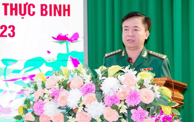 Đại tá Nguyễn Trìu Mến - Bí thư Đảng ủy, Chính ủy BĐBP tỉnh Sóc Trăng phát động đợt thi đua.