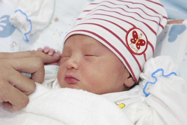 Hình ảnh em bé đáng yêu của một trường hợp chào đời từ kỹ thuật TESE (Phân lập tinh trùng từ mô tinh hoàn) sau gần 5 năm mong con.