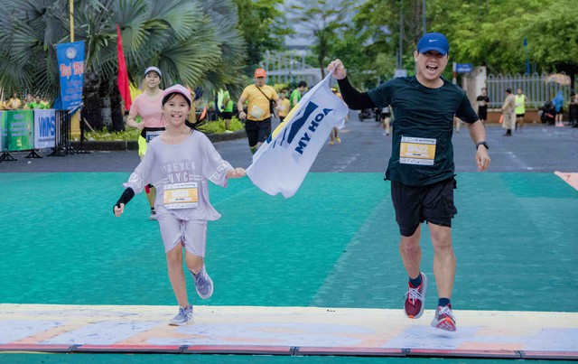 Những hình ảnh ấn tượng tại Giải Marathon Quốc tế “Vietcombank Mekong Delta” Hậu Giang lần thứ IV năm 2023 - Ảnh 20.