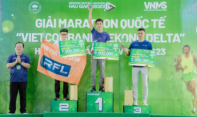 Những hình ảnh ấn tượng tại Giải Marathon Quốc tế “Vietcombank Mekong Delta” Hậu Giang lần thứ IV năm 2023 - Ảnh 22.
