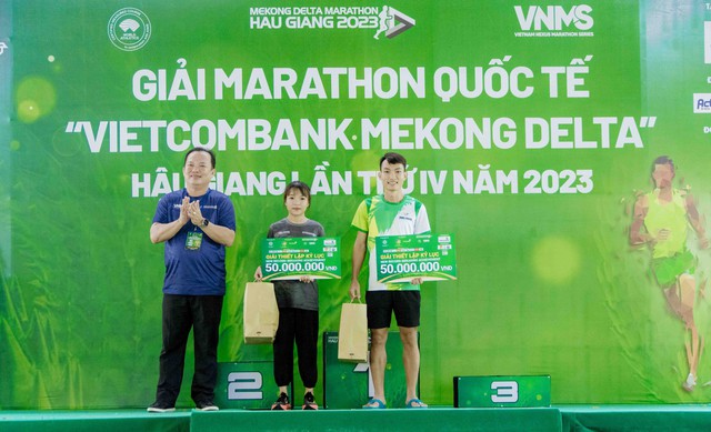 Những hình ảnh ấn tượng tại Giải Marathon Quốc tế “Vietcombank Mekong Delta” Hậu Giang lần thứ IV năm 2023 - Ảnh 24.