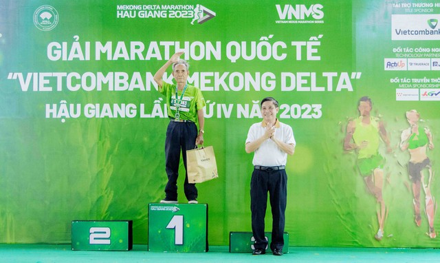 Những hình ảnh ấn tượng tại Giải Marathon Quốc tế “Vietcombank Mekong Delta” Hậu Giang lần thứ IV năm 2023 - Ảnh 26.