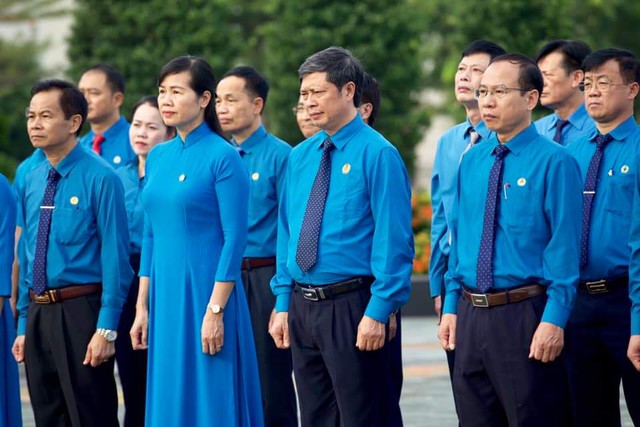 Đoàn đại biểu LĐLĐ tỉnh Bắc Giang dâng hương tưởng niệm các anh hùng liệt sỹ - Ảnh 2.