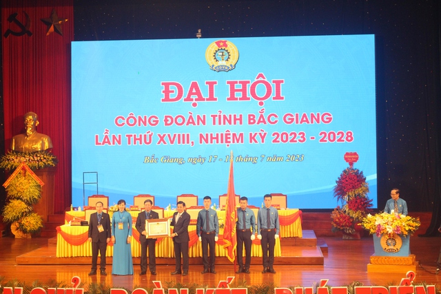 Đại hội Công đoàn tỉnh Bắc Giang lần thứ XVIII, nhiệm kỳ 2023- 2028 bầu 41 người vào BCH khoá mới - Ảnh 1.