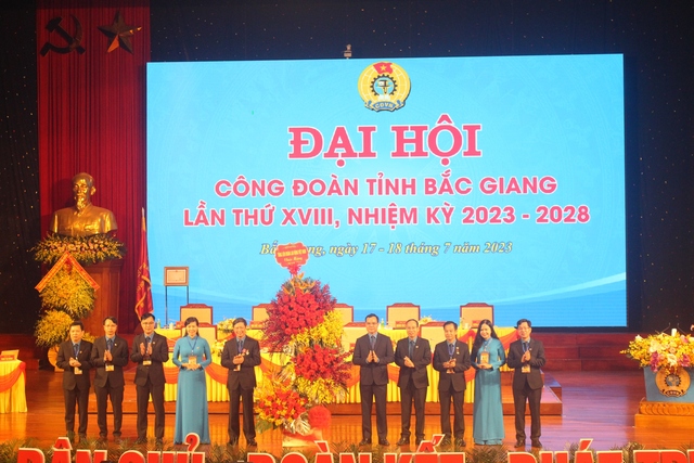 Đại hội Công đoàn tỉnh Bắc Giang lần thứ XVIII, nhiệm kỳ 2023- 2028 bầu 41 người vào BCH khoá mới - Ảnh 2.