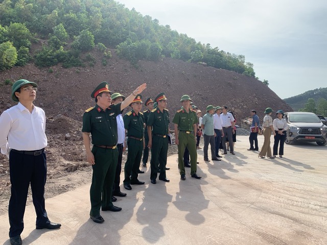 Thái Nguyên: Kiểm tra công tác chuẩn bị diễn tập khu vực phòng thủ TP. Sông Công năm 2023 - Ảnh 1.