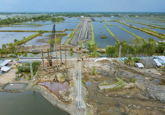 Dự án xây dựng công trình đường bộ cao tốc Bắc - Nam phía Đông giai đoạn 2021-2025 đoạn qua địa bàn huyện Vĩnh Thuận đã tổ chức bàn giao mặt bằng cho chủ đầu tư với tổng diện tích là 84,95 ha đạt 96,94%, tương ứng 22,6km