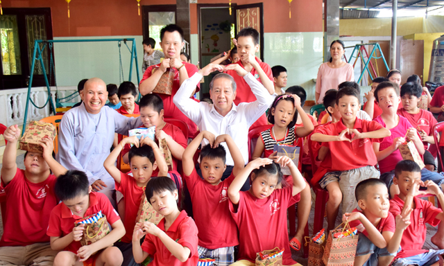 Thừa Thiên Huế: Tiếp nhận hơn 1,5 tỷ đồng hỗ trợ trẻ khuyết tật - Ảnh 1.