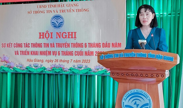 Bà Hồ Thu Ánh - Phó Chủ tịch UBND tỉnh, Giám đốc Sở Thông tin và Truyền thông tỉnh Hậu Giang phát biểu chỉ đạo hội nghị.