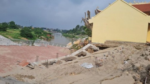 Vĩnh Phúc: Khẩn trương xử lý sự cố sập công trình kè sông Phó Đáy - Ảnh 1.