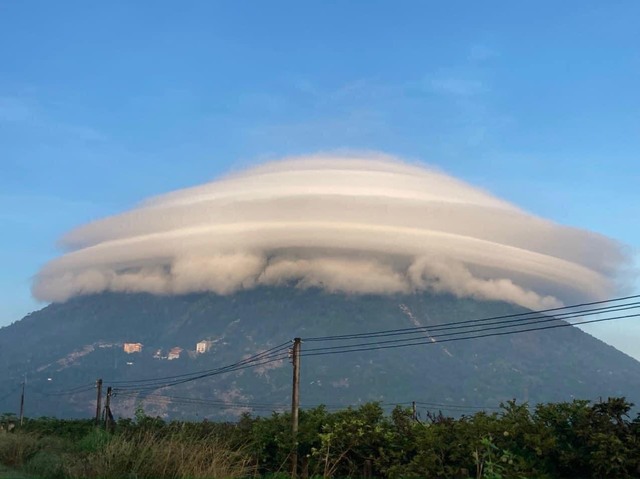 “Mũ mây” từng xuất hiện ở núi Bà Đen, Tây Ninh trước đó khiến nhiều người thích thú.