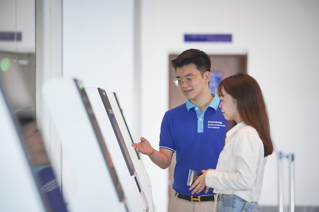 Nhà ga Quốc tế Đà Nẵng triển khai dịch vụ self check-in kiosk cho hành khách hãng Korean Air - Ảnh 1.