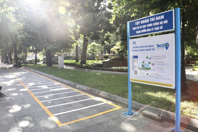 Trạm xe đạp công cộng tại vườn hoa Lý Thái Tổ (quận Hoàn Kiếm)