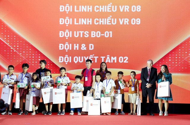 Đội Quyết tâm 2 (gồm em Trần Ngọc Thịnh 2A (lớp 1) và em Nguyễn Cao Gia Bảo (lớp 2) Trường Phổ thông Thái Bình Dương) cũng đã giành giải khuyến khích Bảng B0 tại Cuộc thi.