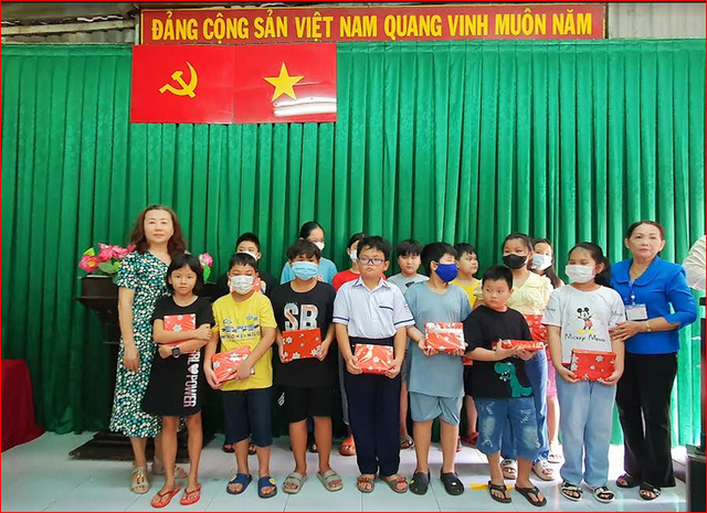 Phường An Lạc, quận Bình Tân: Phát thưởng cho học sinh giỏi khu phố 2  - Ảnh 2.
