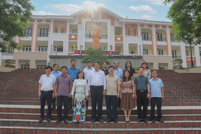 Đoàn đại biểu Quốc hội Phú Thọ thăm và làm việc tại trường Cao đẳng Cơ điện Phú Thọ - Ảnh 4.