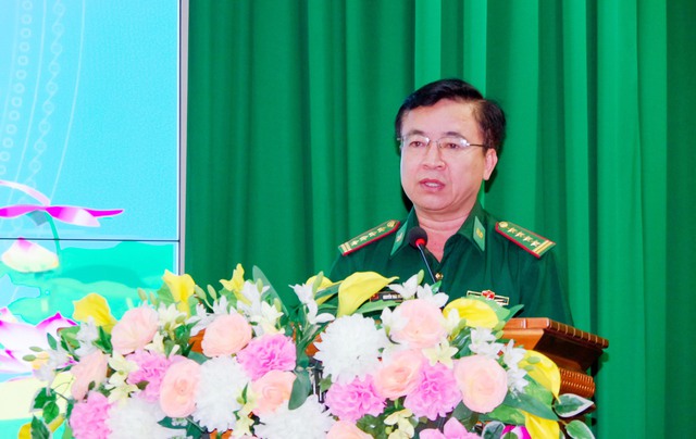 Đại tá Nguyễn Trìu Mến - Bí thư Đảng ủy, Chính ủy BĐBP tỉnh phát biểu tại buổi gặp mặt.