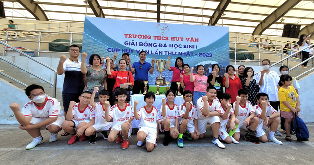 Khai mạc giải bóng đá học sinh tranh Cup Huy Văn lần thứ Nhất – 2023 - Ảnh 3.