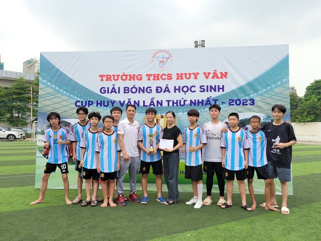 Khai mạc giải bóng đá học sinh tranh Cup Huy Văn lần thứ Nhất – 2023 - Ảnh 8.