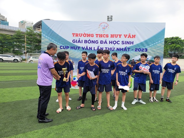 Khai mạc giải bóng đá học sinh tranh Cup Huy Văn lần thứ Nhất – 2023 - Ảnh 7.