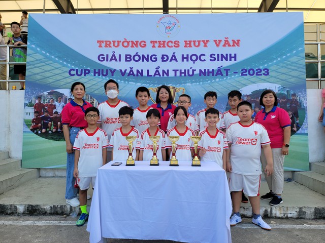 Khai mạc giải bóng đá học sinh tranh Cup Huy Văn lần thứ Nhất – 2023 - Ảnh 2.