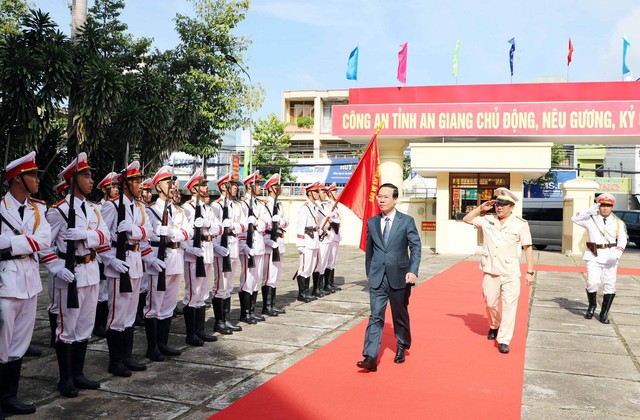 Chủ tịch nước Võ Văn Thưởng thăm, làm việc với Công an tỉnh An Giang - Ảnh 1.