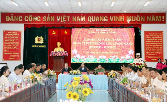 Chủ tịch nước Võ Văn Thưởng thăm, làm việc với Công an tỉnh An Giang - Ảnh 2.