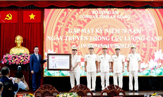Chủ tịch nước Võ Văn Thưởng thăm, làm việc với Công an tỉnh An Giang - Ảnh 6.