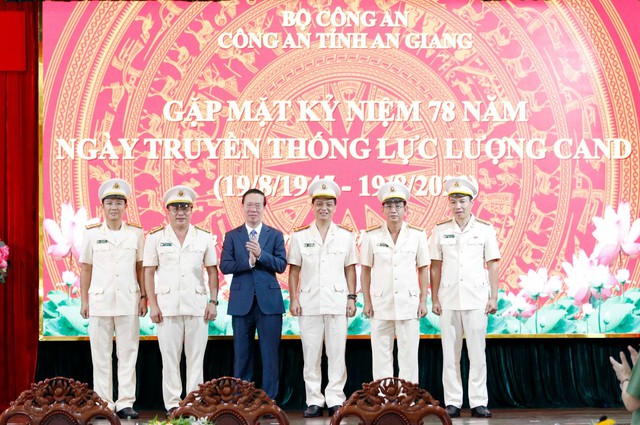 Chủ tịch nước Võ Văn Thưởng thăm, làm việc với Công an tỉnh An Giang - Ảnh 7.