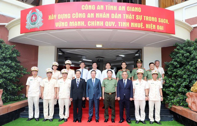 Chủ tịch nước Võ Văn Thưởng thăm, làm việc với Công an tỉnh An Giang - Ảnh 8.