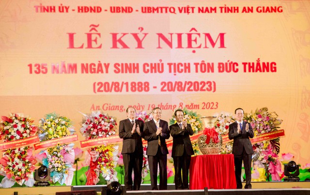 Chủ tịch nước Võ Văn Thưởng dự Lễ kỷ niệm 135 năm Ngày sinh Chủ tịch Tôn Đức Thắng - Ảnh 6.