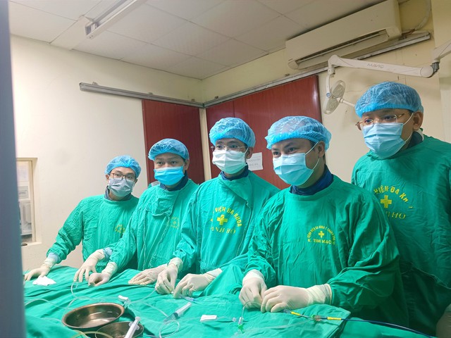 Bệnh viện ĐK Thanh Hóa: Đặt stent chuyển dòng điều trị túi phình lớn động mạch não - Ảnh 1.