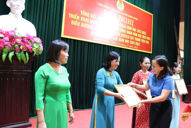 Thái Bình: Công đoàn huyện Đông Hưng tổng kết hoạt động công tác công đoàn khối giáo dục năm học 2022 -2023 - Ảnh 1.