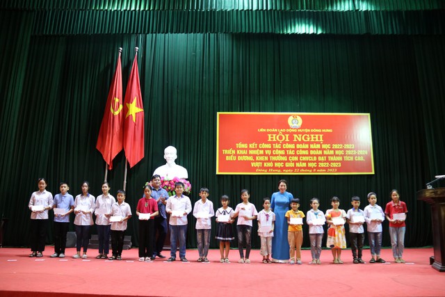 Thái Bình: Công đoàn huyện Đông Hưng tổng kết hoạt động công tác công đoàn khối giáo dục năm học 2022 -2023 - Ảnh 3.
