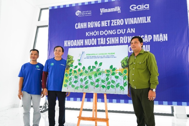 Vinamilk triển khai dự án tái sinh 25 hecta rừng ngập mặn tại Cà Mau với sự tham gia của nhân viên công ty - Ảnh 9.