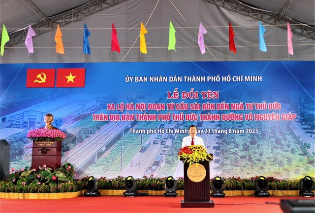 Một đoạn Xa lộ Hà Nội chính thức đổi tên thành đường Võ Nguyên Giáp - Ảnh 1.