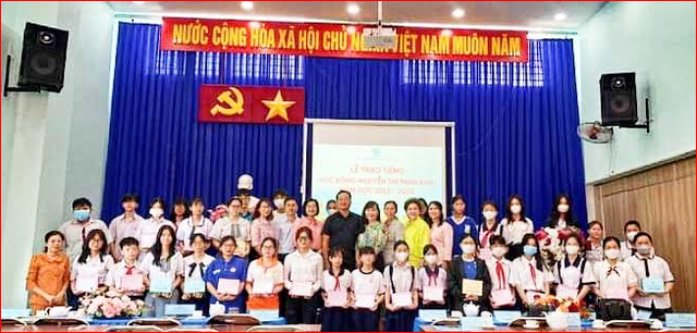 Hội Liên hiệp Phụ nữ quận 11: Trao tặng học bổng Nguyễn Thị Minh Khai - Ảnh 1.