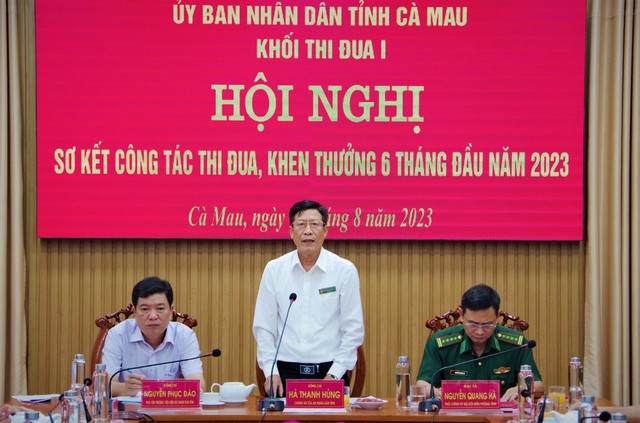 Ông Hà Thanh Hùng, Chánh án TAND tỉnh, Khối trưởng Khối thi đua I tỉnh Cà Mau phát biểu kết luận Hội nghị.