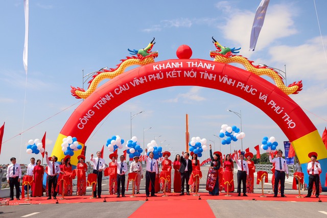Khánh thành cầu Vĩnh Phú nối 2 tỉnh Phú Thọ - Vĩnh Phúc - Ảnh 1.