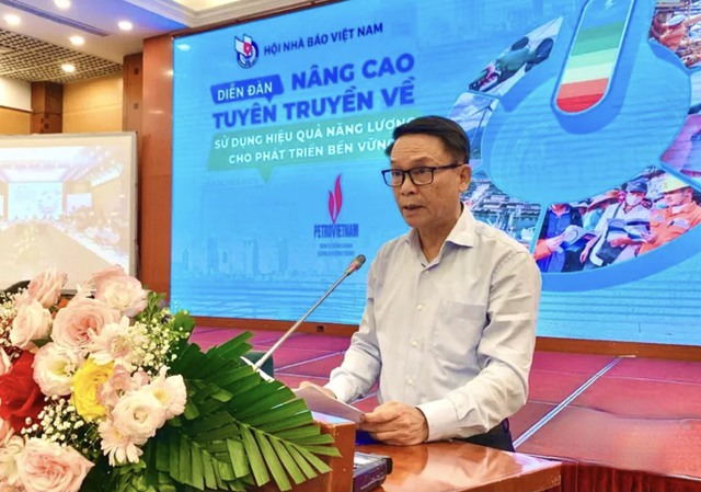 Ông Nguyễn Đức Lợi - Phó Chủ tịch thường trực Hội Nhà báo Việt Nam phát biểu tại buổi Diễn đàn