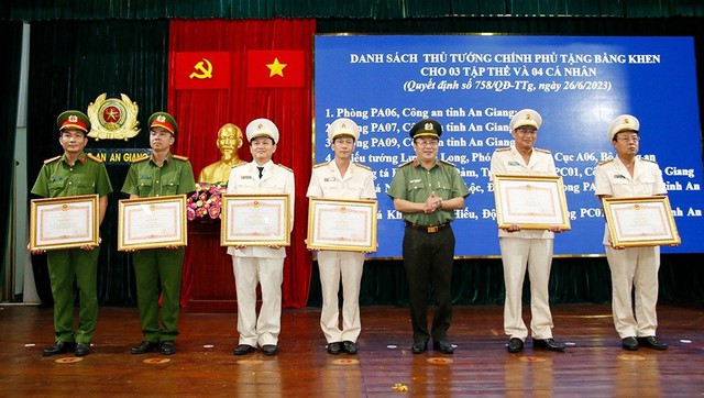 Công an tỉnh An Giang: Tổ chức Lễ trao tặng các hình thức khen thưởng cấp Nhà nước - Ảnh 3.
