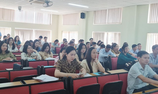 Quảng Bình: 75 học viên tham gia lớp bồi dưỡng văn hóa công sở, lễ tân ngoại giao - Ảnh 1.