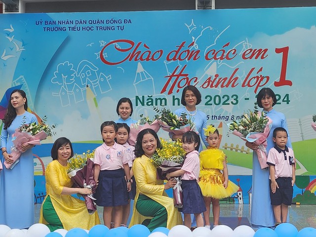 Hà Nội: Trường Tiểu học Trung Tự hân hoan chào đón các em học sinh lớp 1 năm học 2023 - 2024 - Ảnh 10.