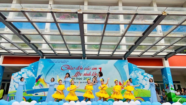 Hà Nội: Trường Tiểu học Trung Tự hân hoan chào đón các em học sinh lớp 1 năm học 2023 - 2024 - Ảnh 9.