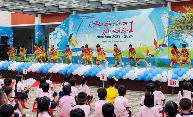Hà Nội: Trường Tiểu học Trung Tự hân hoan chào đón các em học sinh lớp 1 năm học 2023 - 2024 - Ảnh 6.