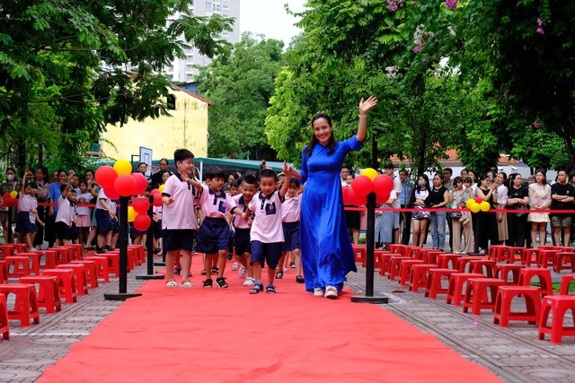 Hà Nội: Trường Tiểu học Trung Tự hân hoan chào đón các em học sinh lớp 1 năm học 2023 - 2024 - Ảnh 1.
