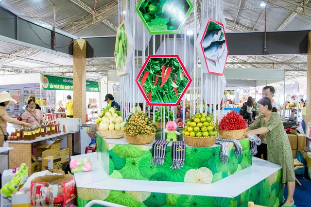 Phong phú các sản phẩm đặc trưng, sản phẩm OCOP của tỉnh Đồng Tháp được trưng bày, giới thiệu tại Festival.