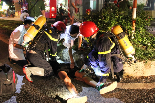 Thanh Hóa: Thực tập phương án chữa cháy, cứu nạn cứu hộ tại các “Tổ liên gia an toàn PCCC” - Ảnh 5.